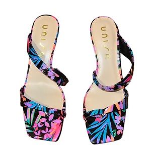 NWOT Strappy Tropical Heels 9.5